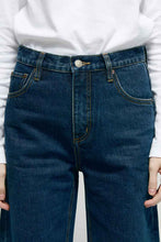 Load image into Gallery viewer, Slope Curve Jeans HJ039