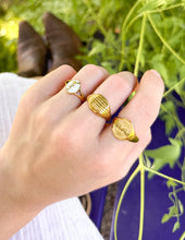 Load image into Gallery viewer, Wildflower Signet Ring