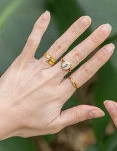 Load image into Gallery viewer, Wildflower Signet Ring