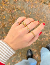 Load image into Gallery viewer, Gold Knot Ring