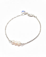 Load image into Gallery viewer, Four Pearl bracelet, silver or gold bracelet