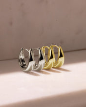 Load image into Gallery viewer, Lavina Polished Micro Hoop Earrings