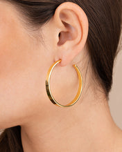 Load image into Gallery viewer, Graduating Hoop Earrings