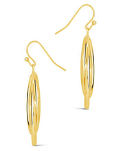 Load image into Gallery viewer, Claudie Interlocking Circle Dangle Earrings