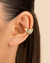 Load image into Gallery viewer, Beth Twisted Croissant Ear Cuff