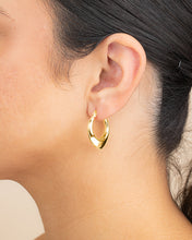 Load image into Gallery viewer, Indy Elongated Hoop Earrings
