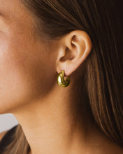 Load image into Gallery viewer, Eclipse Polished Hoop Earrings