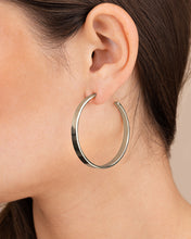 Load image into Gallery viewer, Graduating Hoop Earrings