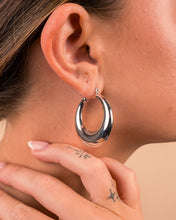 Load image into Gallery viewer, Quinn Tube Hoop Earrings