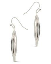 Load image into Gallery viewer, Claudie Interlocking Circle Dangle Earrings