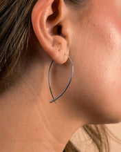 Load image into Gallery viewer, Textured Delicate Threader Hoop Earrings