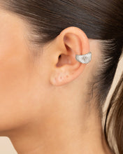 Load image into Gallery viewer, Beth Twisted Croissant Ear Cuff