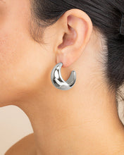 Load image into Gallery viewer, Eclipse Polished Hoop Earrings