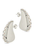 Load image into Gallery viewer, Raze Pearl Studded Drop Studs