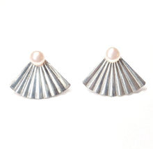 Load image into Gallery viewer, Keshi Pearl Secret Fan Ear Jacket stud earrings