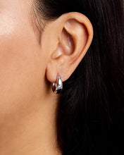 Load image into Gallery viewer, Lavina Polished Micro Hoop Earrings