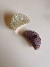 Load image into Gallery viewer, Shell Hair Clip