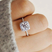 Load image into Gallery viewer, Crystal Decorated Wedding Ring