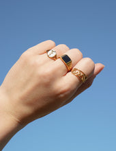 Load image into Gallery viewer, Wildflower Signet Ring
