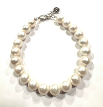 Load image into Gallery viewer, Classic single strand pearl bracelet
