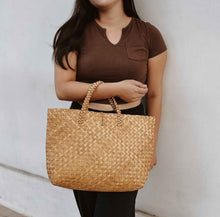 Load image into Gallery viewer, Isla Woven Purse
