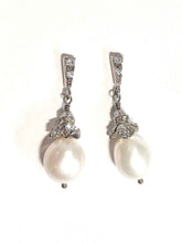 Load image into Gallery viewer, Simplicity Pearl Drop earrings
