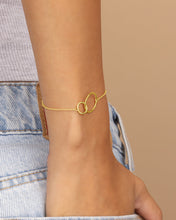 Load image into Gallery viewer, Sterling Silver Interlocking Circle Bracelet

