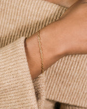 Load image into Gallery viewer, Sterling Silver Paperclip Chain Bracelet
