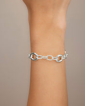 Load image into Gallery viewer, Carter Round Statement Link Bracelet
