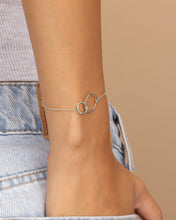 Load image into Gallery viewer, Sterling Silver Interlocking Circle Bracelet
