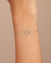 Load image into Gallery viewer, Sterling Silver Interlocking Circle Bracelet

