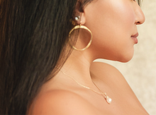 Load image into Gallery viewer, Melissa Baroque Pearl Drop necklace
