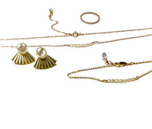 Load image into Gallery viewer, Pearls in a row necklace
