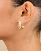 Load image into Gallery viewer, Briella Ribbed Earrings
