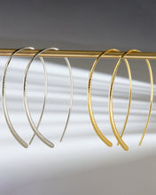 Load image into Gallery viewer, Textured Delicate Threader Hoop Earrings
