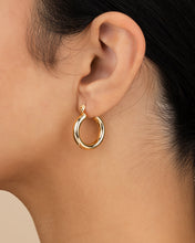 Load image into Gallery viewer, Graduated Tube Hoop Earrings
