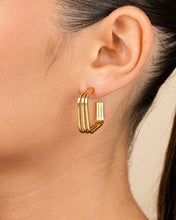 Load image into Gallery viewer, Square Prong Davina Hoop
