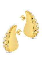 Load image into Gallery viewer, Raze Pearl Studded Drop Studs

