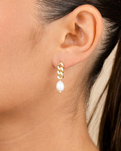 Load image into Gallery viewer, Hana Chain Drop Pearl Earrings
