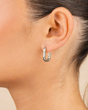 Load image into Gallery viewer, Arlet Hoops
