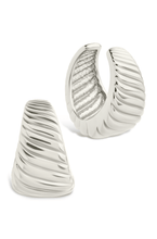 Load image into Gallery viewer, Beth Twisted Croissant Ear Cuff
