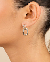 Load image into Gallery viewer, Cruz Double Link Drop Studs

