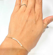 Load image into Gallery viewer, Pearls in a row Bracelet

