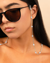 Load image into Gallery viewer, Stationed Pearl Sunglass Chain
