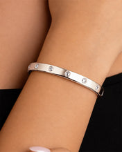 Load image into Gallery viewer, Kaylee Classic Bangle
