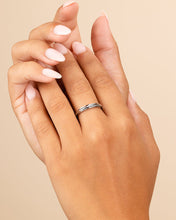 Load image into Gallery viewer, Textured Spinner Ring
