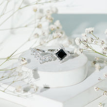 Load image into Gallery viewer, 0.5 Carat Black Onyx and Moissanite Statement Wedding Ring Set
