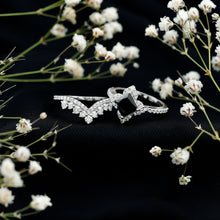 Load image into Gallery viewer, 0.5 Carat Black Onyx and Moissanite Statement Wedding Ring Set
