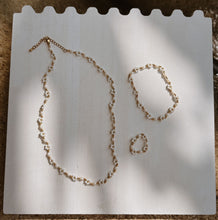 Load image into Gallery viewer, Freshwater Pearl and Flower Beaded Bracelet
