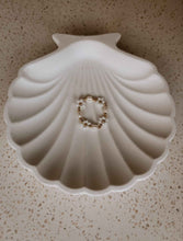 Load image into Gallery viewer, Freshwater Pearl and Flower Beaded Ring
